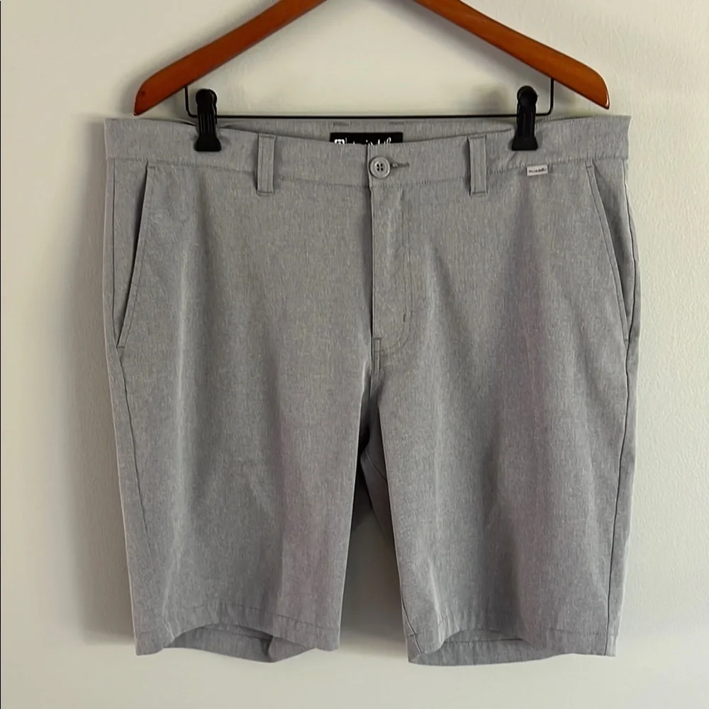 Travis Mathew Men’s Chino Gray Flat Front Golf Shorts Size 40 Waist